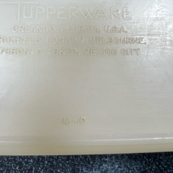 TUPPERWARE Vintage Container With Lid 713, 712 Beige And White - Picture 6 of 7